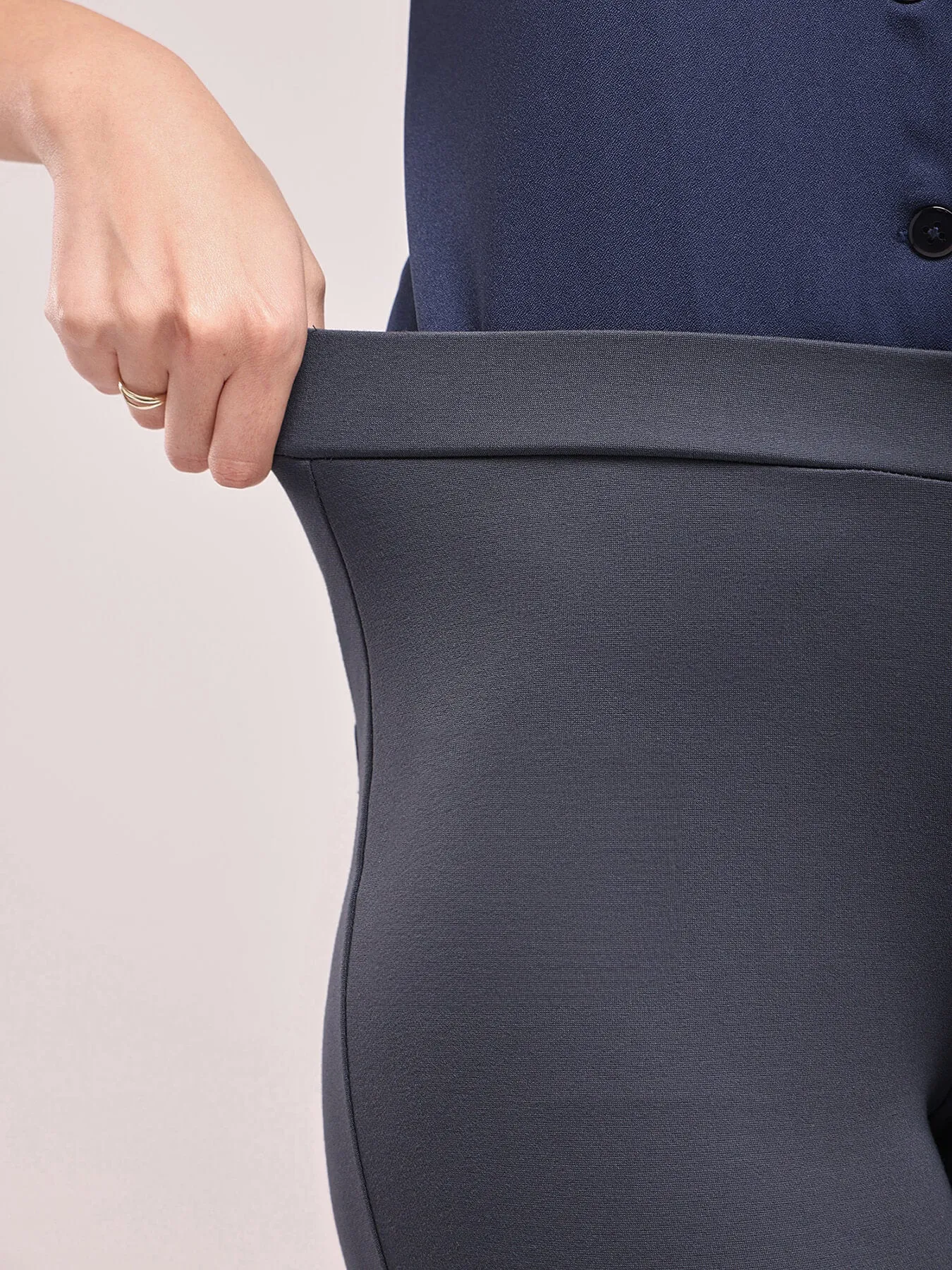 LivIn Bootcut Pants - Dark Grey