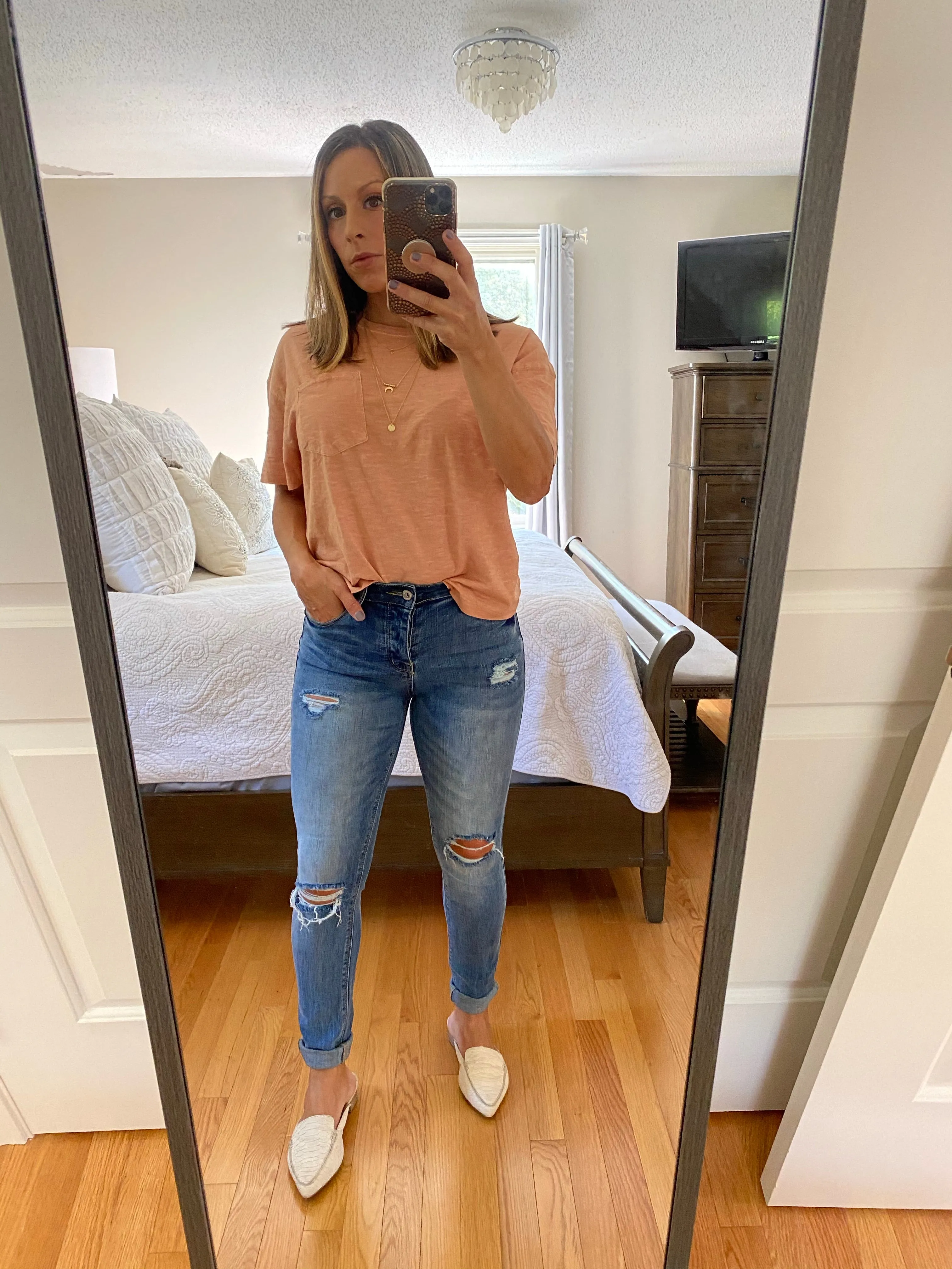 *MILA DISTRESSED MID RISE SKINNY JEANS