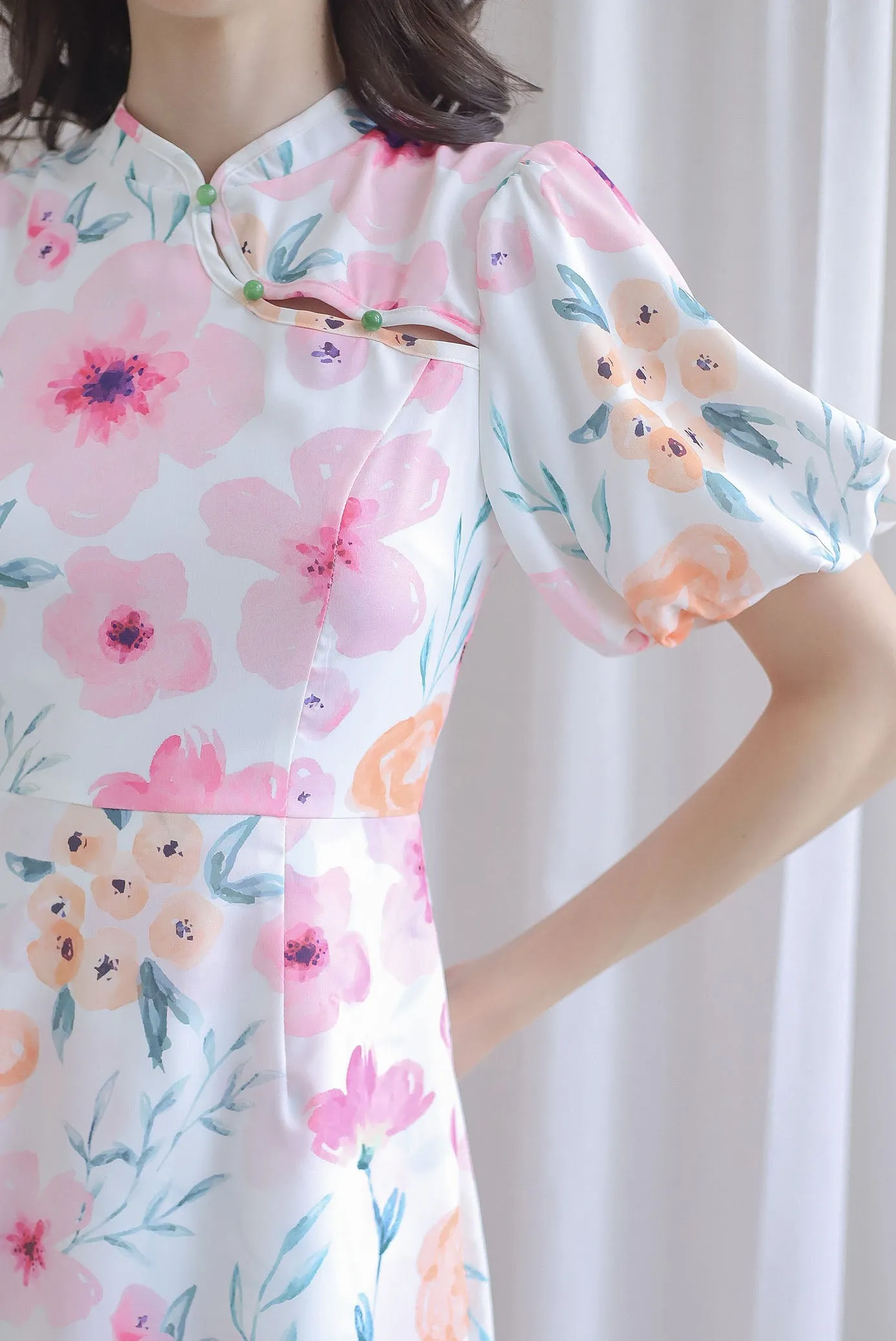 Posey Overlap Oriental Cheongsam Dress In White Floral