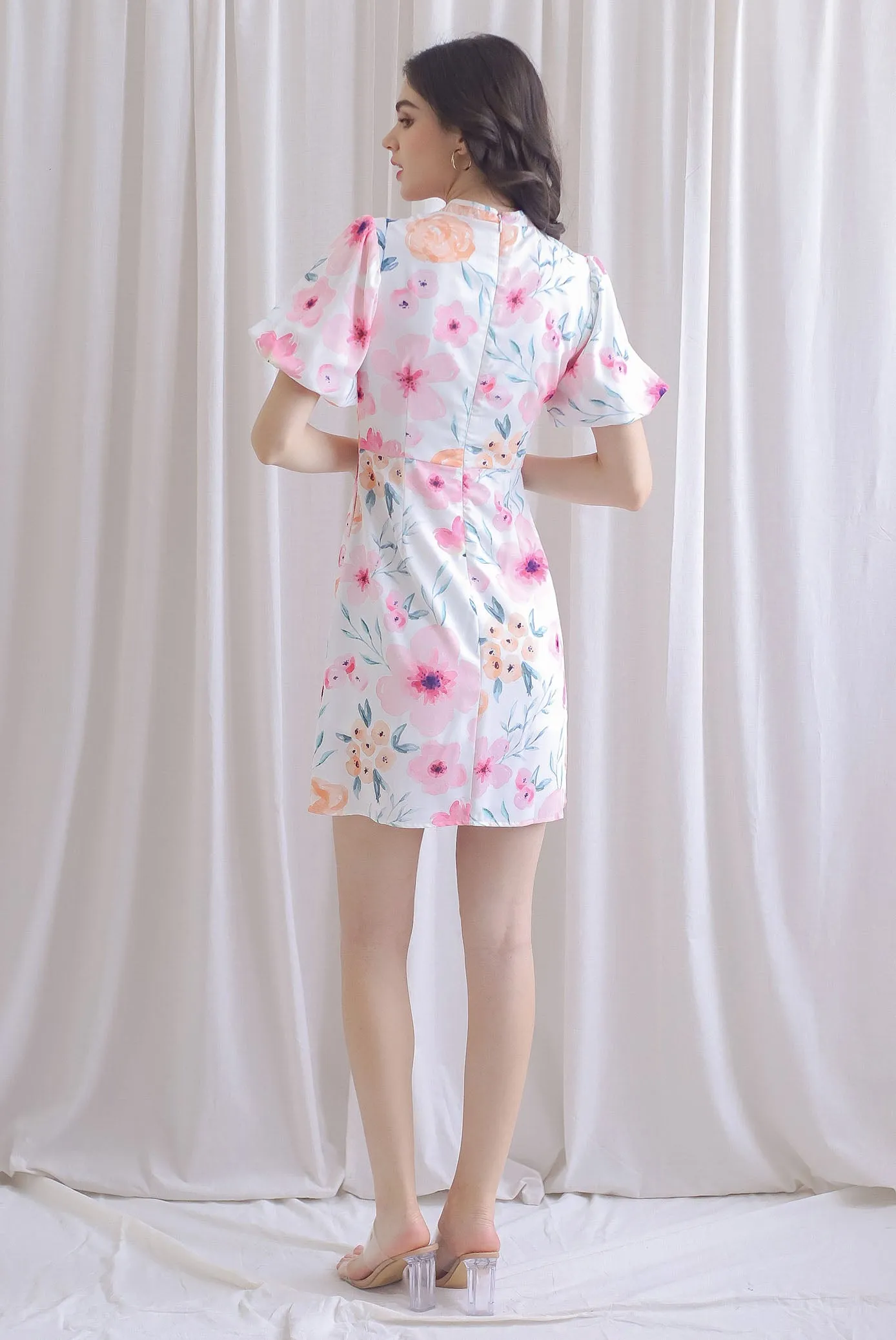 Posey Overlap Oriental Cheongsam Dress In White Floral