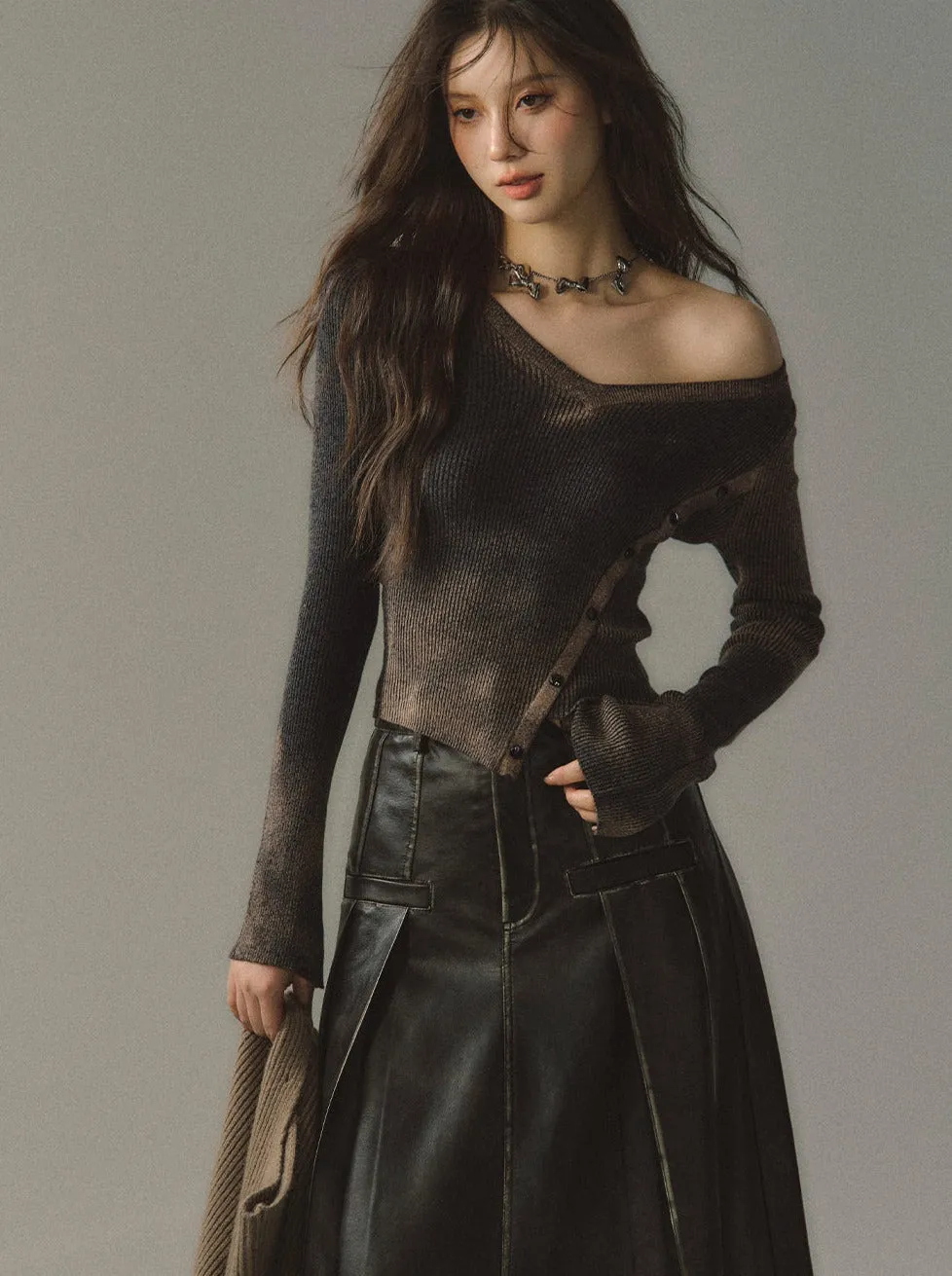 Short Slim V-Neck Button Asymmetrical Osh Top